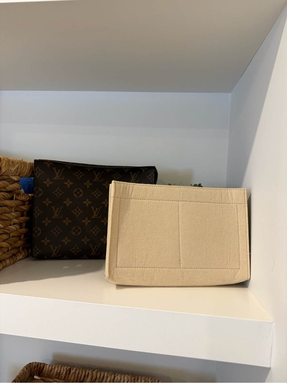 Louis Vuitton Monogram Toiletry 26 & Bag Insert - Picture 5 of 5
